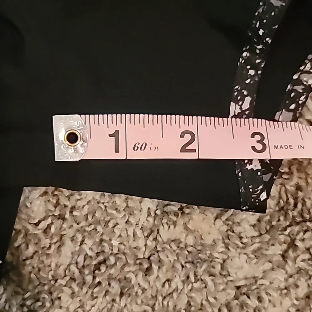 STUNNING NIKE TEMPO DRIFIT RUNNING SHORTS CURVED HEM WITH MESH - Picture 8 of 9